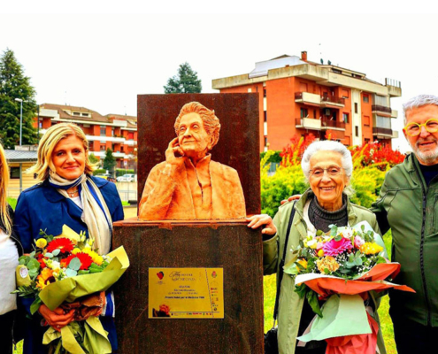 Asti omaggia Rita Levi Montalcini: inaugurata la statua davanti all’Ospedale Cardinal Massaia