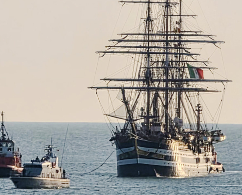 UNA DELEGAZIONE DI ASSISI PAX INTERNATIONAL VISITA ALLA NAVE AMERIGO VESPUCCI